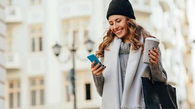 Правильно подобранный фасон не испортит прическу и сохранит здоровье | Источник: iStock / Todor Tsvetkov