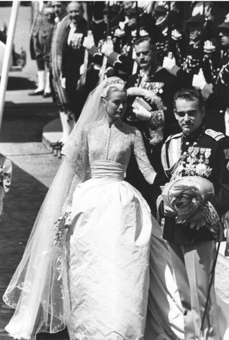 Вдохновение для герцогини: чье свадебное платье скопировала Кейт Миддлтон