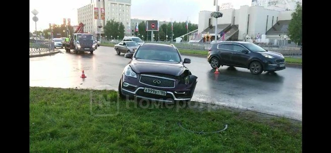 Водитель автомобиль с номерами А999ВТ186 устроил пьяное ДТП в Нижневартовске | Источник: «Номерограм»