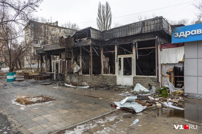Когда-то здесь торговали осетинскими пирогами, но последнее время&nbsp;— только пенными напитками | Источник: Константин Завриков / V1.RU