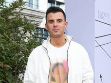 Целовал живот жены и прослезился, когда узнал пол первенца: гендер-пати Кирилла Туриченко на концерте «Иванушек»