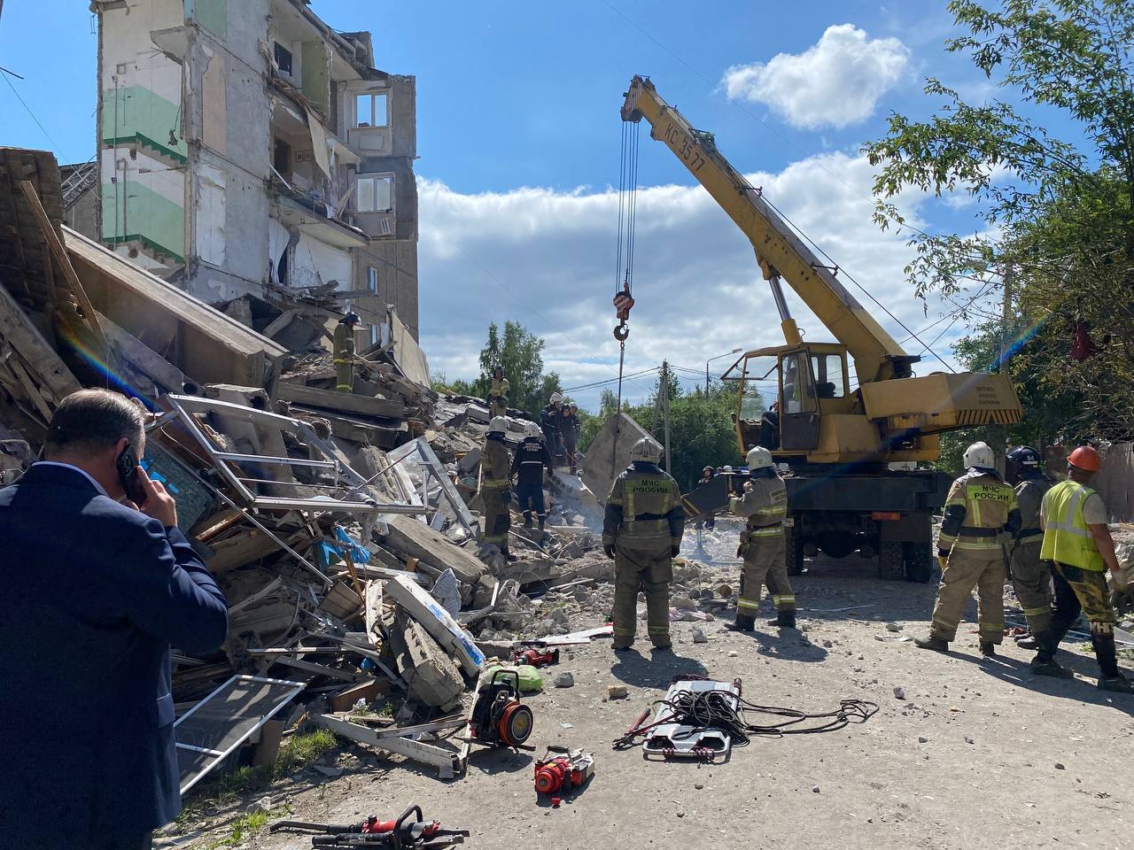 Одна обслужила толпу порно видео