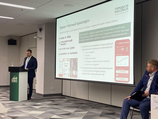 Эдуард Соснин прибыл в Екатеринбург для презентации достижений пермского транспорта | Источник: Ирина Порозова / E1.RU