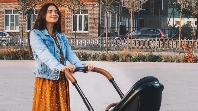 Дочери Екатерины уже семь лет | Источник: Катя Цыпина / instagram (экстремистская организация, деятельность запрещена на территории РФ)