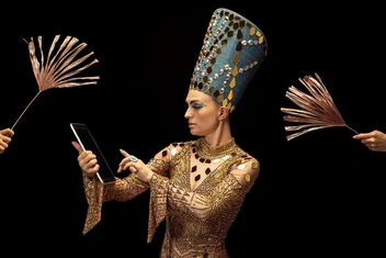 Мини-тест: Ответьте на 3 вопроса, а нейросеть раскажет, на какую известную личность вы похожи