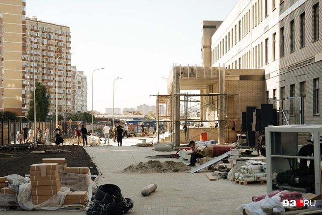 Поликлинику ждет весь микрорайон Россинского | Источник: Дарья Паращенко / 93.RU