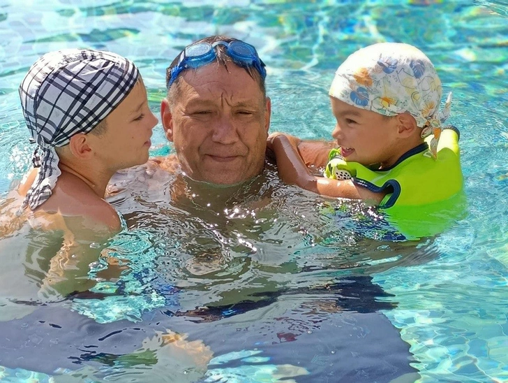 Режиссер надеется воспитать детей не мажорами