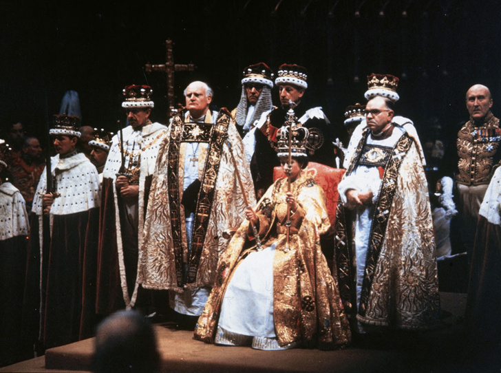 История самого известного коронационного платья Елизаветы II