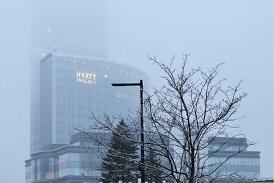 Небоскребы Екатеринбурга исчезли в густом тумане