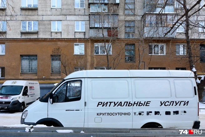 Врачей и полицейских в квартиру с мертвецом вызвали риелторы | Источник: Артём Краснов / 74.RU