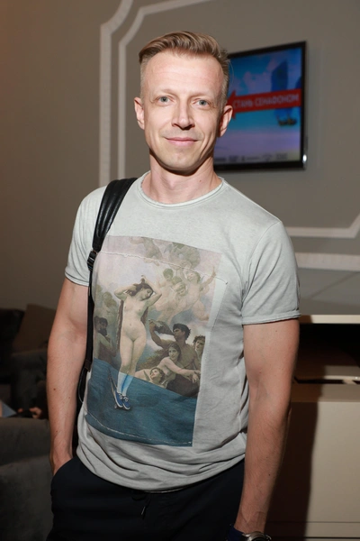 Антон Комолов | www.starhit.ru