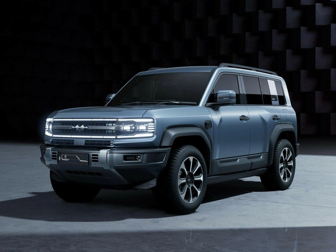 Leopard 5 — более утилитарная и проходимая модель. Она компактнее Rox 01, но за счет гидропружинной подвески клиренс увеличивается до 310 мм | Источник: byd.com