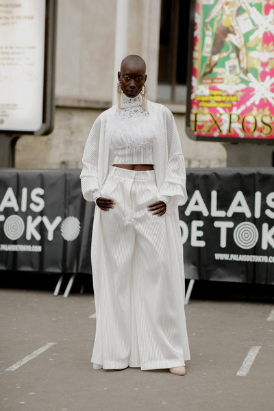 Кожа, кружево и голое тело: 8 трендовых луков от гостей Недели высокой моды в Париже