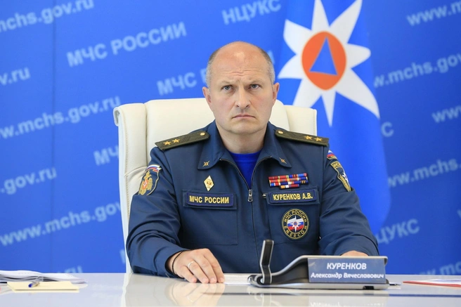 Глава российского МЧС подарил Ким Чен Ыну огнетушитель. Необычный | Источник: МЧС России / архивное фото