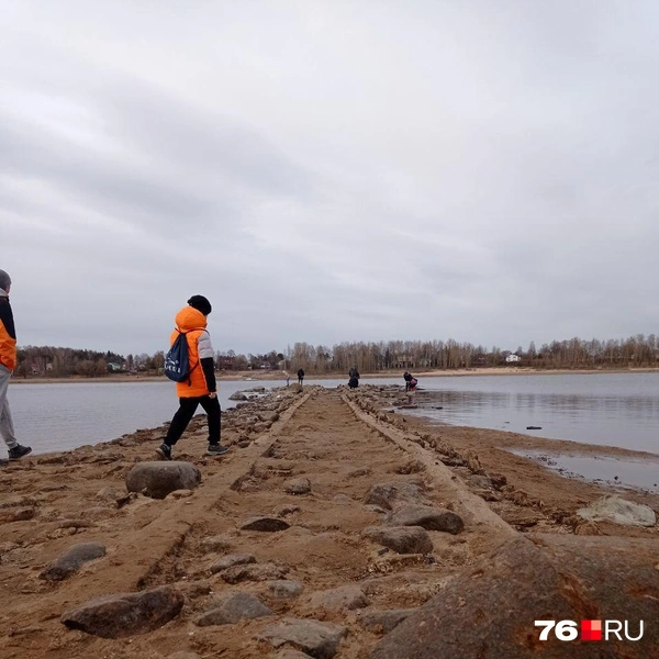 На дне реки показался старинный городской водозабор  | Источник: Екатерина Тихомирова 