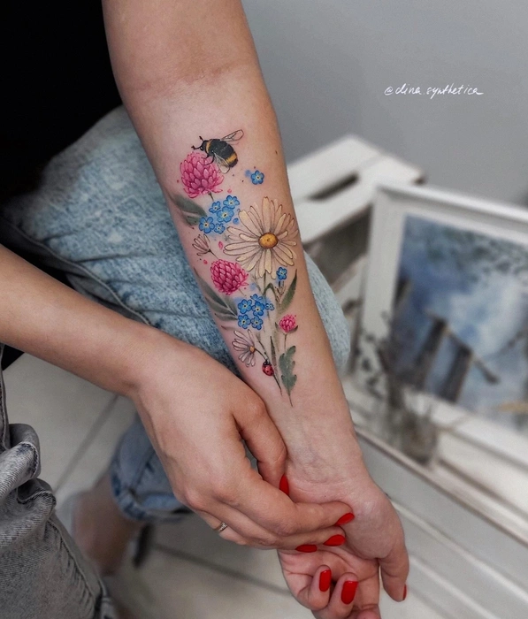 Дина уже 8 лет зарабатывает исключительно татуировками | Источник: dina_synthetica / Vk.com