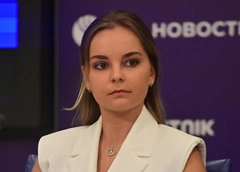 Ходят на каток и оставляют нежные комментарии под фото: Арина Аверина закрутила роман с фигуристом Дмитрием Алиевым?