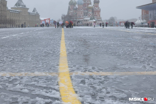 На Красной площади появилась разметка для праздничного парада | Источник: Дмитрий Толстошеев / MSK1.RU