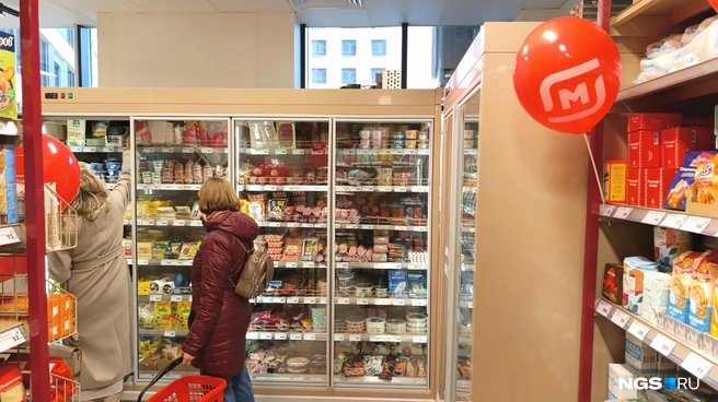 В магазине есть и обычный набор товаров  | Источник: Стас Соколов / NGS.RU