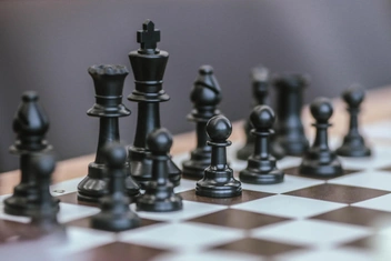 После торжественного открытия олимпиады участники продолжили шахматные партии | Источник: Ольга Миллер