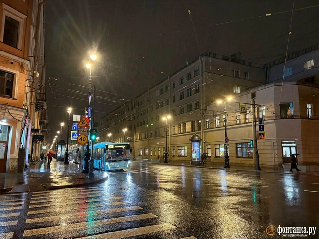 Старо-Невский стоит в пробке: фото, видео | Источник: «Фонтанка.ру»