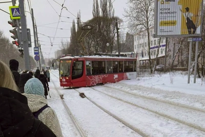 Трамвай сошёл с рельсов на бульваре Гагарина