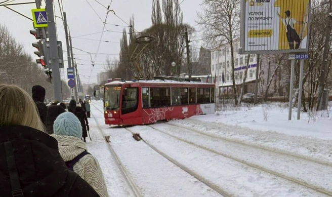 Сошедший с рельсов вагон заблокировал проезд в обоих направлениях | Источник: Пермь ЧП и ДТП, новости / Telegram
