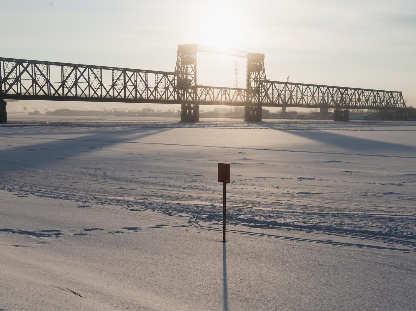 В Архангельске каждый день пробки при въезде на Северодвинский мост: как идет ремонт дыры