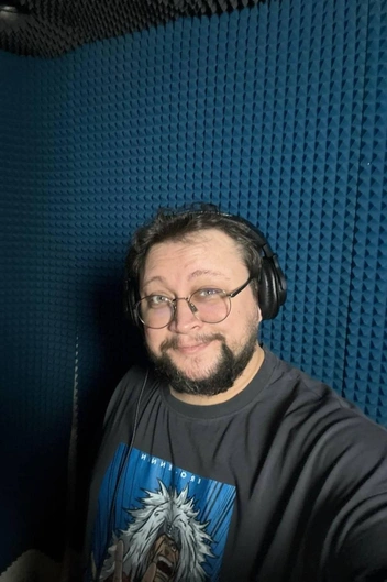 Александр Скиданов в звукозаписывающей студии  | Источник: AlexanderSkidanov / Telegram