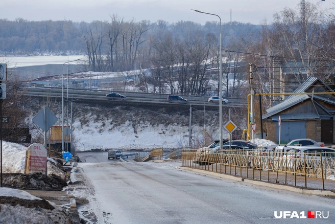 А вот, собственно, и въезд на мост | Источник: Булат Салихов / UFA1.RU