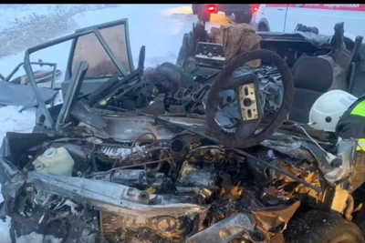 2 killed in head-on crash with truck in Kurgan region