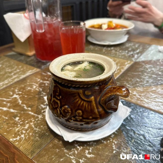 Там мясо баранины или говядины, плюс пельмени, плюс лапша&nbsp;— всё это в бульоне | Источник: Андрей Бирюков / UFA1.RU