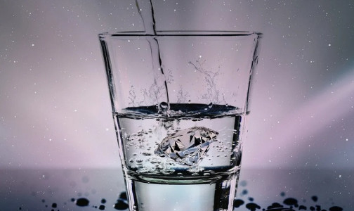 «Легальная фальсификация», нитраты и отсутствие лечебного эффекта. Роскачество нашло нарушения в 65 марках питьевой воды
