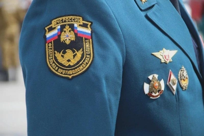 В Биробиджане спасатели помогли 86-летней женщине через окно