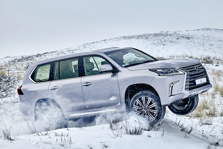 Lexus LX: лед, вода и медные трубы