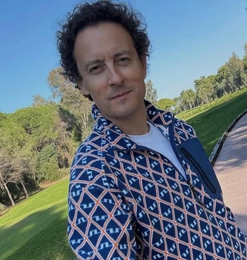 Сейчас актер выглядит свежо и молодо