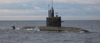Дизель‑электрическая подводная лодка проекта 636/677Э «Амур‑1650» с повышенной скрытностью и мощным ракетно‑торпедным вооружением, представлена как один из наиболее экспортно перспективных образцов на «Флот‑2026». | Источник: пресс-служба Рособоронэкспорта