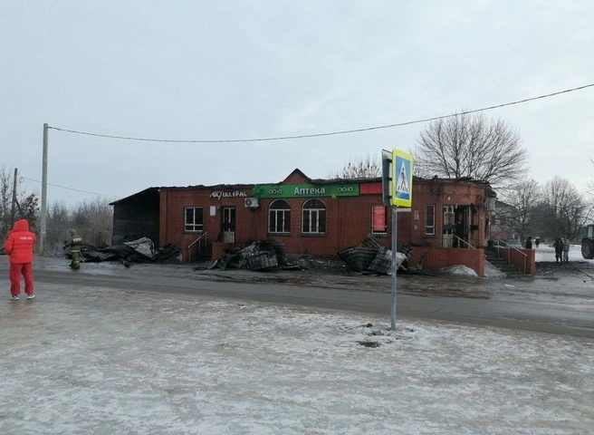 На тушение горящего магазина в Ижевском пожарные ехали час | ya62.ru