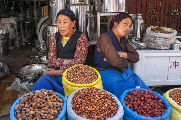 Уличная торговля, Лхаса  | Источник: agefotostock via Legion Media 