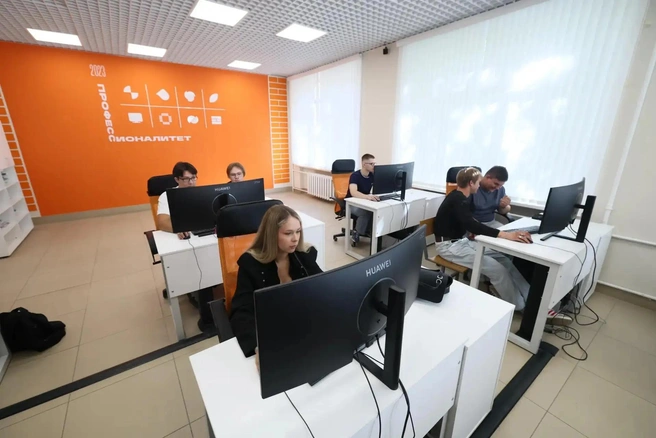 В Южно-Уральском техническом колледже сегодня обучаются 3,2 тысячи студентов, из них 2,6 тысячи&nbsp;— в очном формате. Занятия проходят на четырех площадках города | Источник: Наиль Фаттахов, пресс-служба правительства Челябинской области