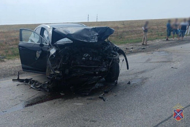 Пострадали в аварии водитель и пассажир Lada | Источник: ГУ МВД России по Волгоградской области
