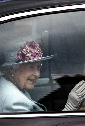 Неожиданная причина, почему Королева всегда появляется в шляпе
