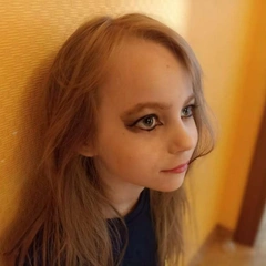 Обошла сестру: 8-летняя Лейя Теплякова стала самой юной выпускницей России