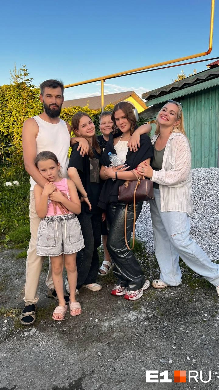 Первое время вредная Даша не хотела снимать обувь дома | Источник: Ivanova_mat_ / Instagram.com (соцсеть запрещена на территории РФ)