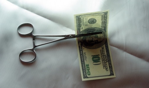 Годовая зарплата врачей в США выросла на $88 тысяч за семь лет