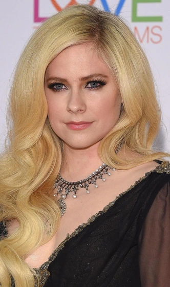 «Аврил Лаврин умерла?»: что скрывает жуткая теория заговора о канадской певице — отвечает экстрасенс | Источник: DFree/Shutterstock/Fotodom.ru