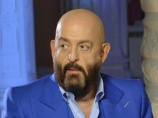 Фальстарт! Михаил Шуфутинский запел про третье сентября на месяц раньше – видео