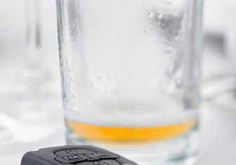 Авто и алкоголь: в каких странах мира водители могут сесть за руль после застолья