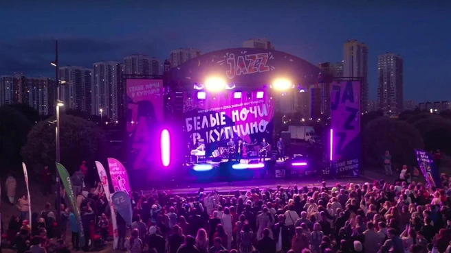 Источник: Белые ночи в Купчино | фестиваль open-air / «ВКонтакте»