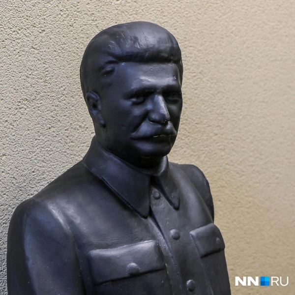Один из редких памятников Сталину в миниатюре  | Источник: Наталья Бурухина / NN.RU